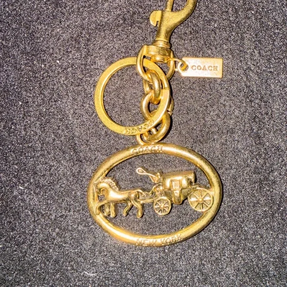 Fashion Gold Keychain with Horse and Carriage - Picture 2 of 2